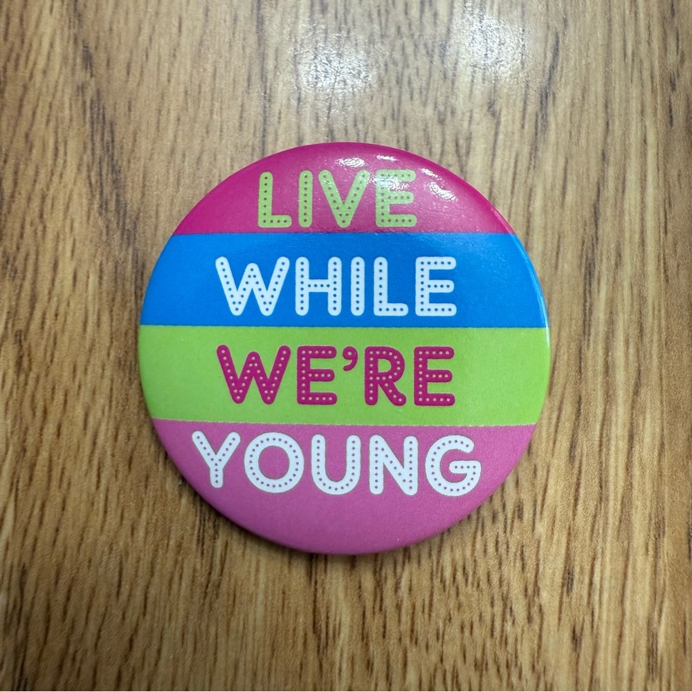 One Direction Button Pin Set - Picture 4 of 4